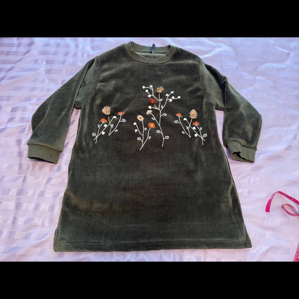 Velvet  crew neck top. Loose style